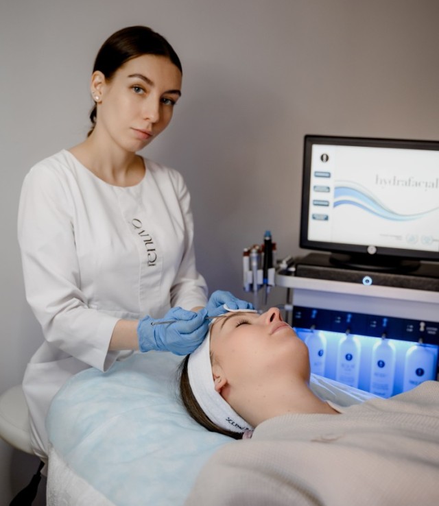 Фото процедуры миротоков для лица г. Владивостока в клинике косметологии «Ренуво»