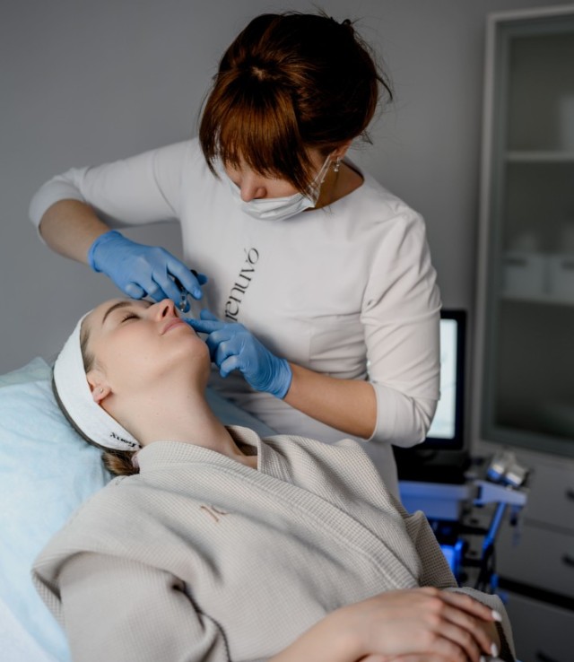 Фото процедуры плазмотерапии лица г. Владивостока в клинике косметологии «Ренуво»